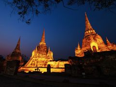 Thailand_Bangkok_Wat_Phra_Si_Sanphet_Temple_Night_Lighting_shutterstock_275569928