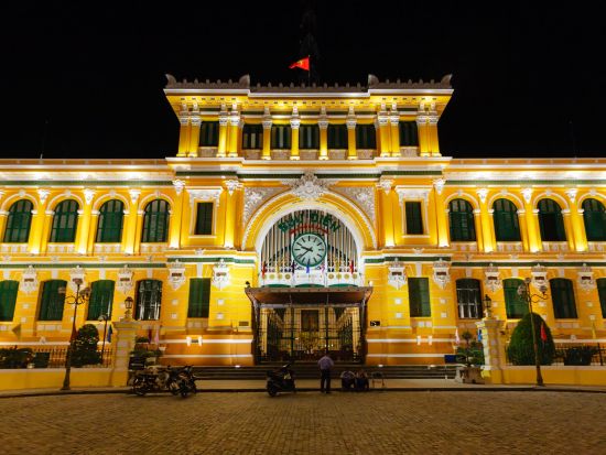 サイゴン川 ディナークルーズ＆ホーチミン夜景めぐり　1日の締めくくりは、夜景のキレイなバーで一杯 ＜現地ガイド（日本語可）＞