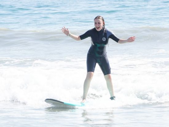 サンタモニカビーチで楽しむ プライベートサーフィン・レッスン＜5歳から参加OK／英語／現地集合・解散＞