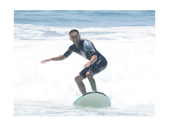 サンタモニカビーチで楽しむ プライベートサーフィン・レッスン＜5歳から参加OK／英語／現地集合・解散＞