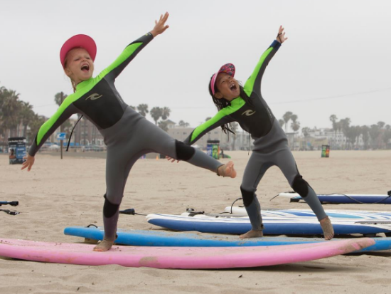 サンタモニカビーチで楽しむ プライベートサーフィン・レッスン＜5歳から参加OK／英語／現地集合・解散＞