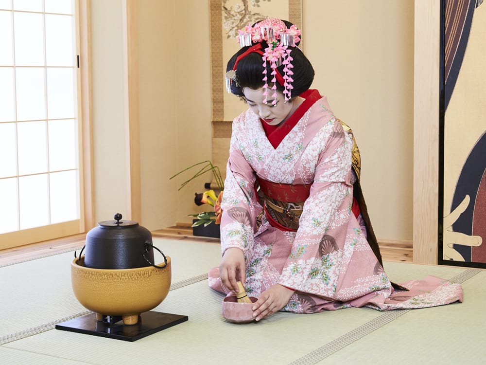 Buying Japanese Kimono - Tea Ceremony Japan Experiences MAIKOYA