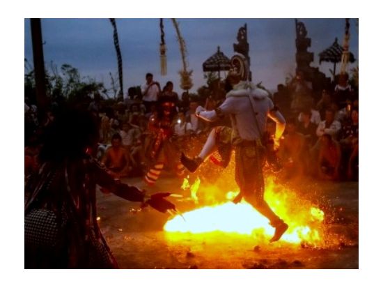 ウルワツ寺院の夕日＆ケチャックダンス観賞ツアー　 高級ホテルディナー付きプランあり ＜混載／日本語ガイド＞by JTB