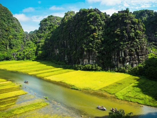 タムコック＋古都ホアルー観光ツアー　世界遺産と長閑な田園風景を満喫できる川下りボート体験＜往復送迎／日本語ガイド／昼食付＞