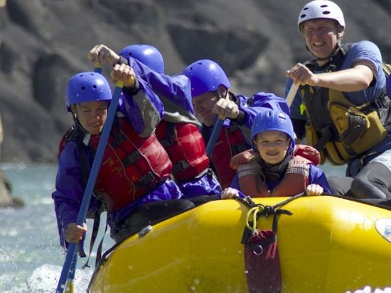 カナナスキス川　ラフティング体験ツアー ＜5～9月／英語ガイド／バンフ発＞