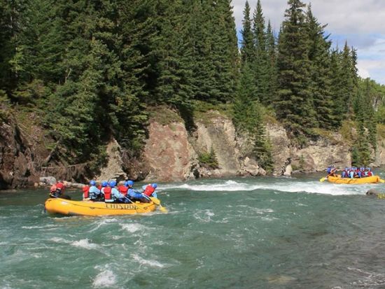 カナナスキス川　ラフティング体験ツアー ＜5～9月／英語ガイド／バンフ発＞