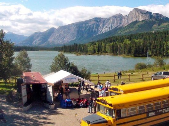 ボウ川　ラフティング体験 ＜5～9月／英語ガイド／バンフ発＞