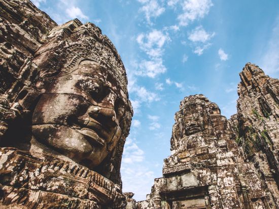 アンコールワット3大遺跡1日観光ツアー プノンバケンでの夕日鑑賞 アプサラダンスディナーショープラン選択可！＜貸切／昼食／日本語ガイド／朝日鑑賞オプション有＞