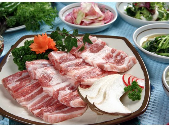 済州島観光ツアー　2大世界遺産巡り　城山日出峰＋万丈窟（拒文オルム）　スカイウォーターショー　海鮮カルグクス＆黒豚の2食付き＜1日／日本語ガイド／ホテル送迎付＞