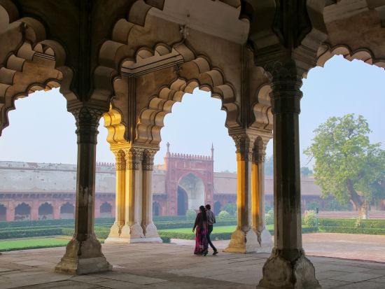 往復車で行く！タージマハル＋アグラ城観光 アグラ日帰りツアー＜貸切／日本語ガイド／昼食付／デリー発＞