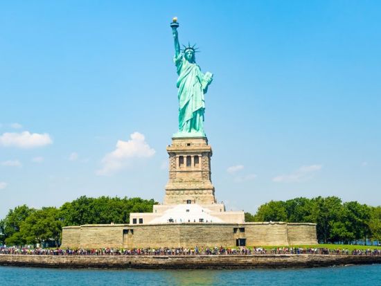 ニューヨーク観光ツアー　自由の女神クルーズ＋ハイライン＋ロックフェラー・センター＋マンハッタン車窓観光　ダウンタウンでのフリータイム付き＜日本語ガイド／貸切＞