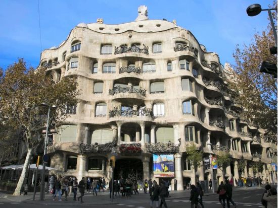 世界遺産カサ・ミラ（La Pedrera）日時指定入場チケット事前予約 ＜日本語オーディオガイド付き＞*当日予約OK