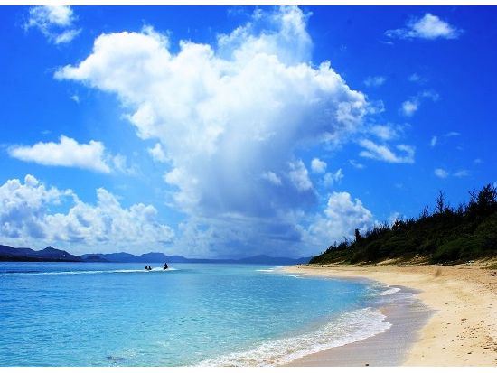 水納島ボートシュノーケリング　ミシュラン一ツ星の島プチ上陸！楽しい魚ガイドが大好評＜北部発／11〜4月／GoPro写真・ウェットスーツ・温水シャワー無料＞