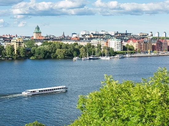 12の橋を巡る運河クルーズ アンダーザブリッジツアー＜4月～12月／日本語オーディオガイド／ストックホルム発＞
