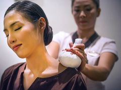 fah lanna herbal ball massage