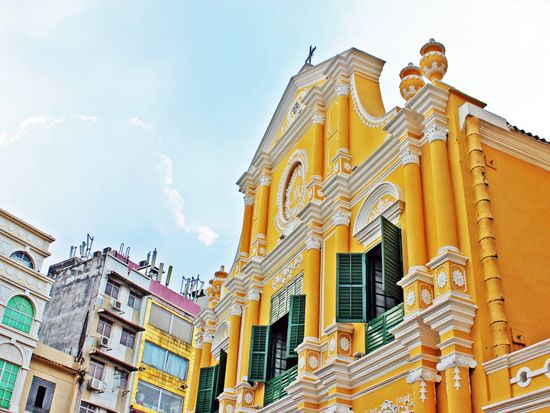 Hong_Kong_Macau_St._Dominic's_Church_Senado_Square_shutterstock_623382218 (1)