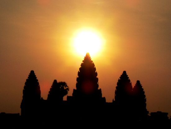 アンコール遺跡観光ツアー&朝日鑑賞 神秘の目覚めを体験  鑑賞地は4箇所から選択可！＜混載／早朝／日本語ガイド＞