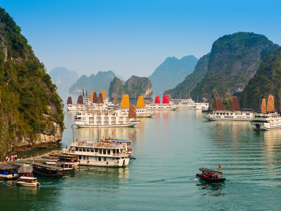 Vietnam_Hanoi_Ha_long_Bay_shutterstock_274551869