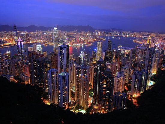 Hong_Kong_Victoria_Peak_Night_Skyline_shutterstock_26041177 (1)