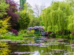 France_Giverny_Monet's_Garden_shutterstock_200927915