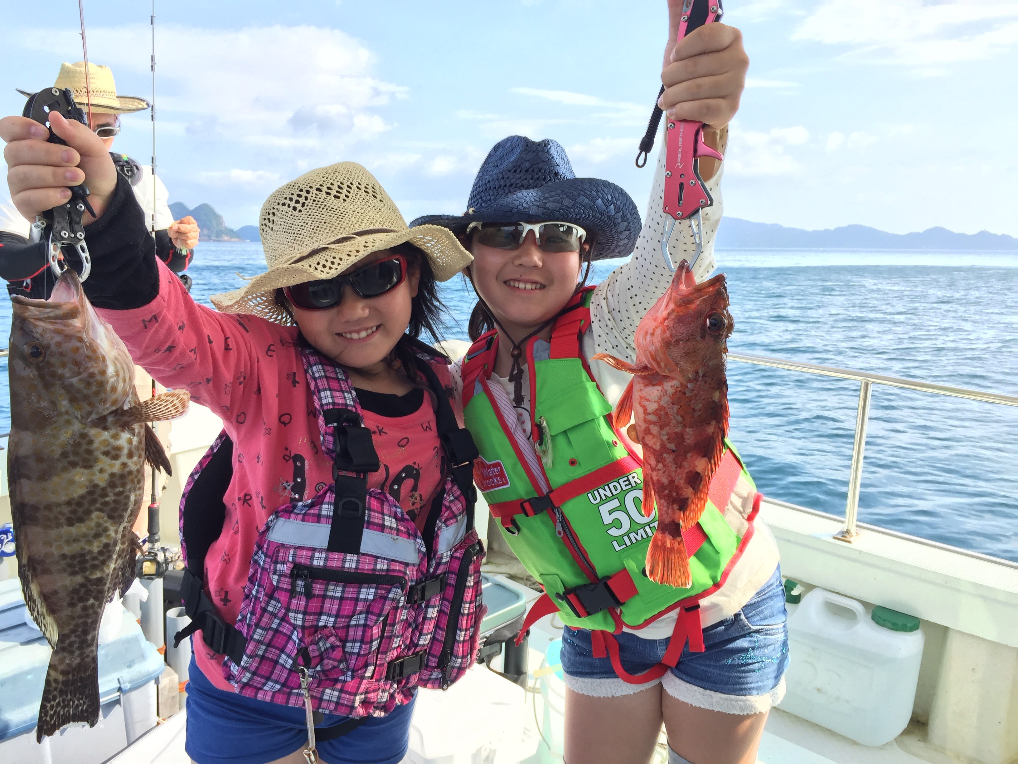 フィッシング体験 船釣りで大物も狙える！旬の魚の宝庫・日南海岸でルアー釣りやエサ釣りを体験 ＜約5時間／日南市> by マタウマリンサービス | 宮崎の観光&遊び・体験・レジャー専門予約サイト  VELTRA(ベルトラ)