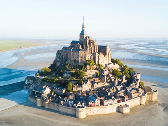 France_Normandy_Mont_Saint_Michel_shutterstock_679580596