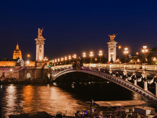 パリナイトツアー　エッフェル塔入場 ＆フレンチディナー＋セーヌ川クルーズ＜夕食付き／現地集合解散／日本語オーディオガイド＞by ParisCityVision