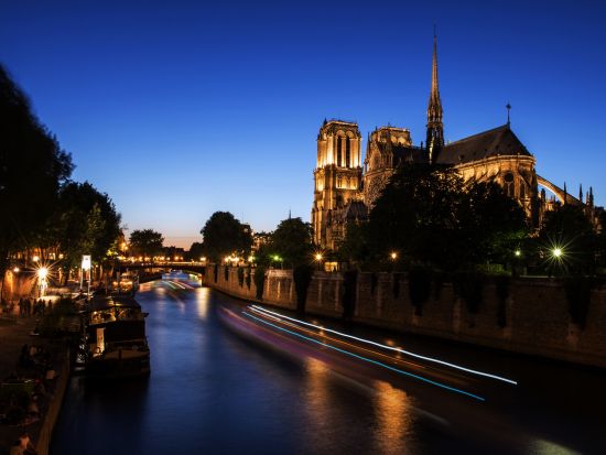 ムーランルージュ(Moulin Rouge)観賞ツアー＋セーヌ川クルーズチケット予約＜シャンパン付／日本語オーディオガイド＞by ParisCityVision