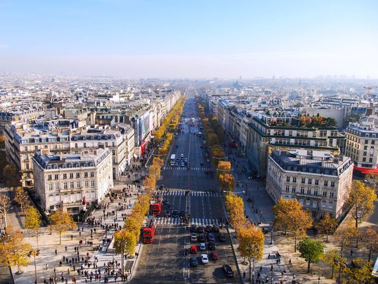 France_Paris_Champs_Elysees_shutterstock_527195128