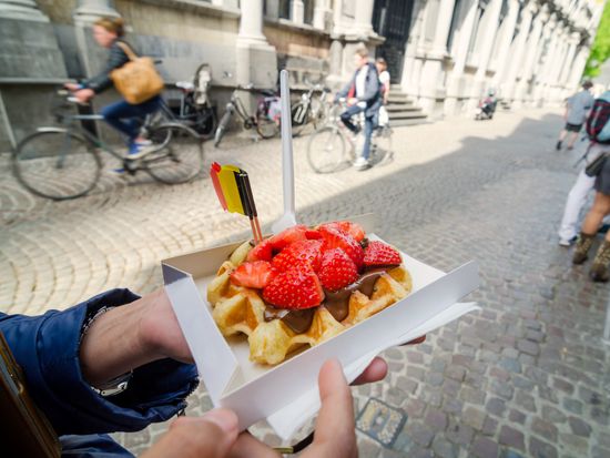 Belgium_Bruges_Street_Waffle_shutterstock_281673878