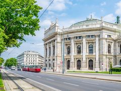 Austria_Wienna_Burgtheater_Ringstrasse_shutterstock_567873322