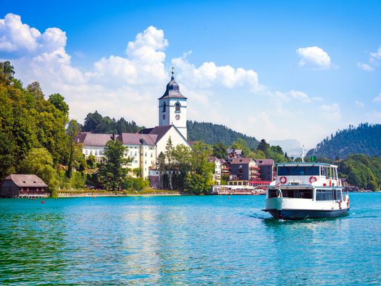 Austria_Wolfgangsee_Lake_shutterstock_202494760
