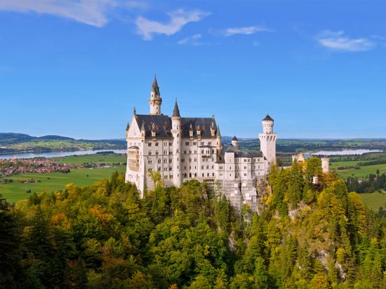 Germany_Bavaria_Neuschwanstein_Castle_shutterstock_69097753