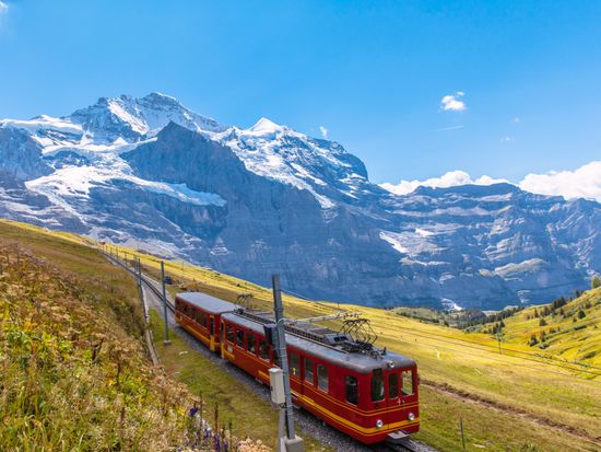 Switzerland_Jungfraubahn_Train_Peak_Jungfrau_shutterstock_332247260