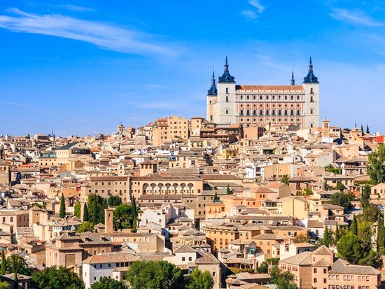 Spain_Toledo_Old_Town_Alcazar_Royal_Palace_View_shutterstock_528790882.jpg