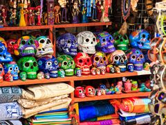 Mexico_Playa_del Carmen_Street_Market_souvenirs_shutterstock_190028564
