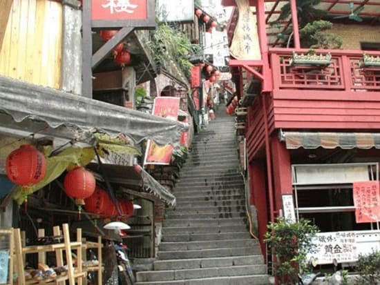 朝の九份ツアー 空いている朝にゆったり観光＆自由時間あり！逸香樓（イーシャンロー）でB級グルメの軽食付きプランがおすすめ＜午前／日本語ガイド＞