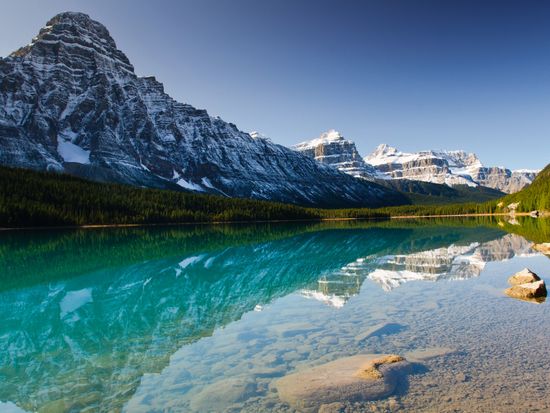 Canada_Banff_Waterfowl_Lake_shutterstock_89896423