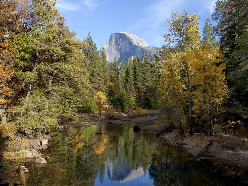 USA_California_Yosemite_National_Park_Half_Dome_from_Sentinel_Bridge_shutterstock_179033717
