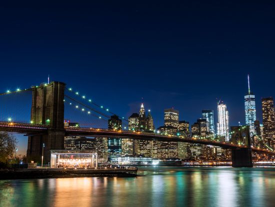 USA_NewYork_Brooklyn_Bridge_Night_View_shutterstock_523429729