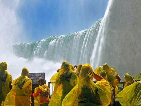 Canada_Ontario_Niagara_Falls_shutterstock_153680285