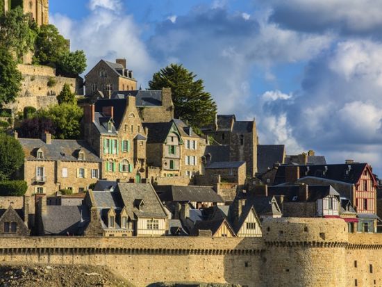 公認日本語ガイドと行く！モンサンミッシェル日帰りツアー　案内＆オムレツ付きまたは自由見学プランから選択可＜日本語＞by Mybus