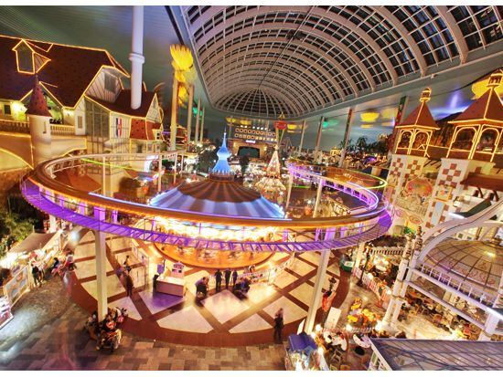 ロッテワールド (LOTTE WORLD) 1日フリーパスチケット・アイスリンク入場券　夏でも冬でも雨でも遊べる屋内型！夜のイルミネーションもおすすめ！