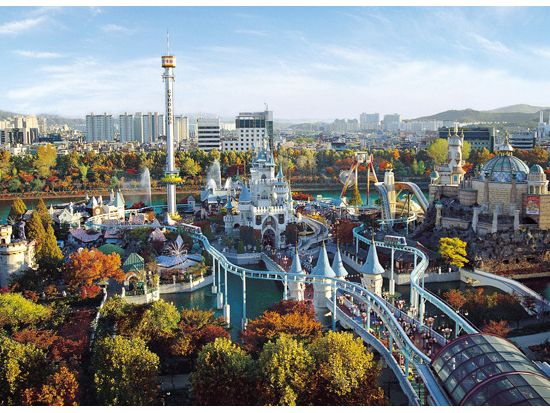 ロッテワールド (LOTTE WORLD) 1日フリーパスチケット・アイスリンク入場券　夏でも冬でも雨でも遊べる屋内型！夜のイルミネーションもおすすめ！