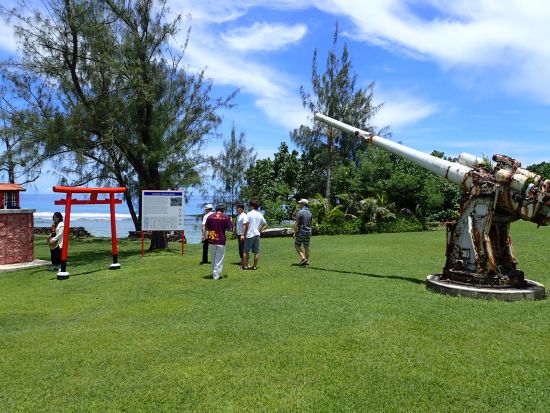 ケン芳賀によるグアム太平洋戦争戦跡巡りツアー ～その時この場所では何が起きたのか～＜日本語ガイド／昼食付き／送迎付き／貸切プランあり＞