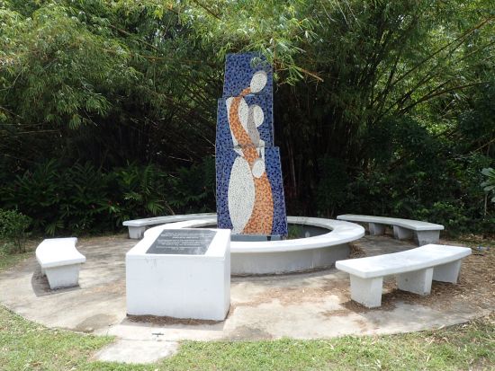 ケン芳賀によるグアム太平洋戦争戦跡巡りツアー ～その時この場所では何が起きたのか～＜日本語ガイド／昼食付き／送迎付き／貸切プランあり＞