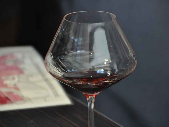 ブルゴーニュ地方　コート・ド・ニュイ地区　ドメーヌ＆シャトー・デュ・クロ・ド・ヴージョを訪問＜試飲付／英語ガイド／ディジョン発着＞