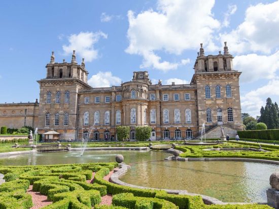 世界遺産ブレナム宮殿＋コッツウォルズ＋バンプトン日帰りツアー　『ハリー・ポッター』や英ドラマ『ダウントン・アビー』ロケ地へ！＜日本語or英語／ロンドン発＞