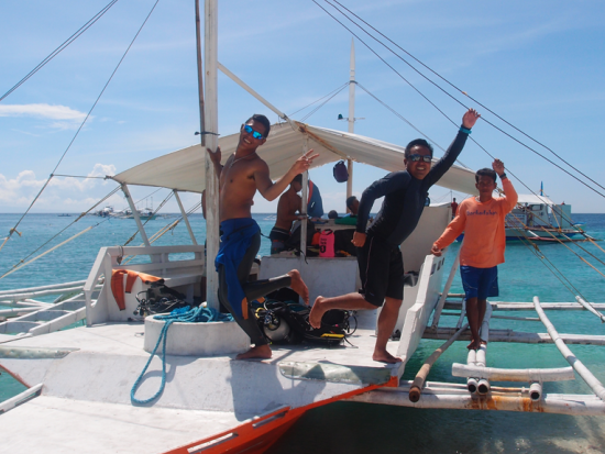 ジンベイザメファンダイビングツアー　ギンガメアジも狙う！オスロブ+スミロン島+ツマログの滝＜ボート／2ダイブ／昼食／日本語ガイド／送迎＞