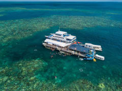 世界遺産アウターリーフクルーズ モアリーフ ポンツーン停泊 By Sunlover Reef Cruises ケアンズの観光 オプショナルツアー専門 Veltra ベルトラ